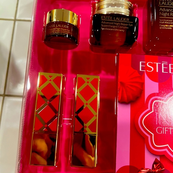 ESTEE LAUDER Holiday 12 Pc. (Resilience) Gift Set + Case $550 Value! P1225 - Picture 4 of 6